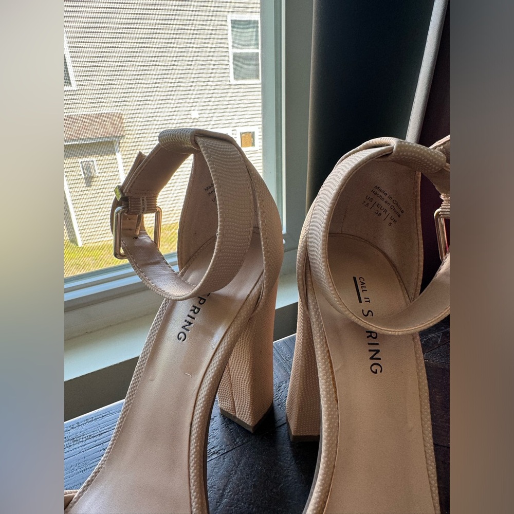 Call it Spring sandals 👡 - Picture 9 of 9